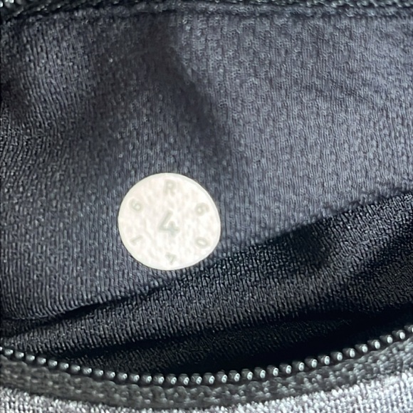 Lululemon Pace Rival Mid Rise Crop 22" Heather‎ Gray/Black Size 4 - Picture 14 of 16